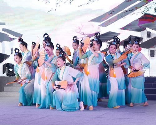 “十度春秋共風(fēng)雨 百年新程再起航”，南康城發(fā)集團(tuán)十周年慶典晚會(huì)精彩回眸